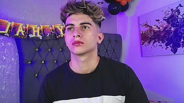 Snapshot of MrWilliseo chatting on 10-14-25, 07:58 MrWilliseo online show from 10-14-25, 07:58