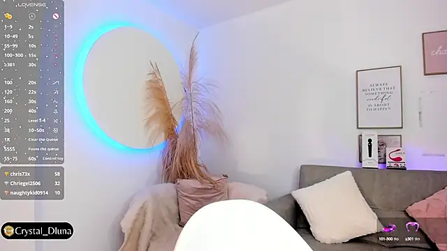 Crystal Dluna online show from 03-11-25, 12:28