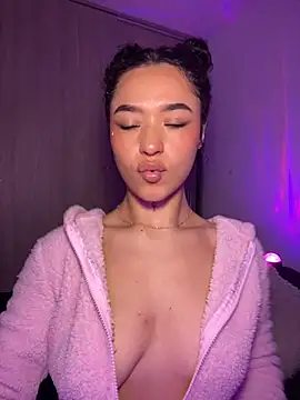 Crystal Dluna online show from 11-13-25, 05:45