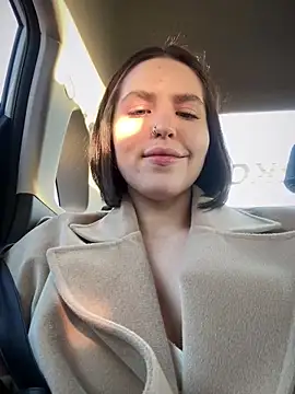 meow girl online show from 12-18-24, 11:13