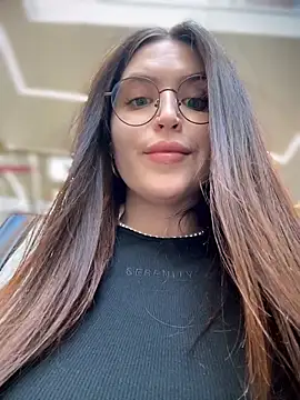 Snapshot of meow_girl chatting on 05-17-26, 01:18 meow girl online show from 05-17-26, 01:18