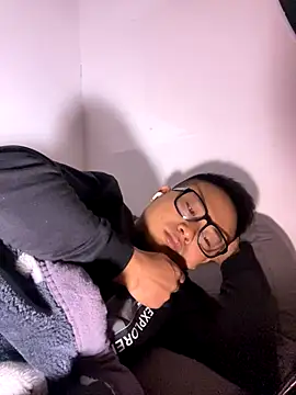 lixiaoshuai8 online show from 11-21-25, 04:55