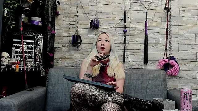 Snapshot of CruelMistress chatting on 05-20-26, 01:01 CruelMistress online show from 05-20-26, 01:01