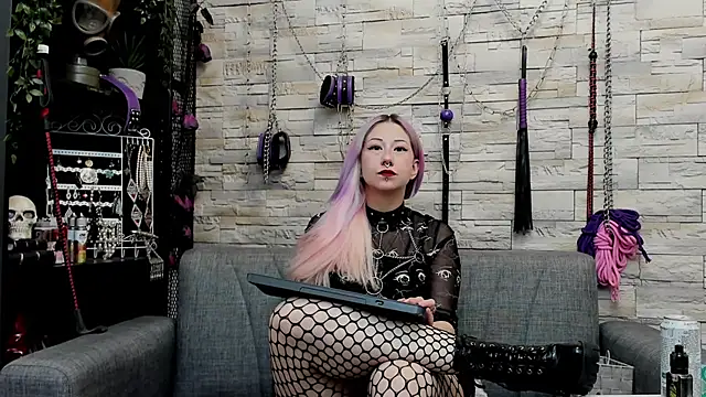 Snapshot of CruelMistress chatting on 06-08-26, 12:58 CruelMistress online show from 06-08-26, 12:58