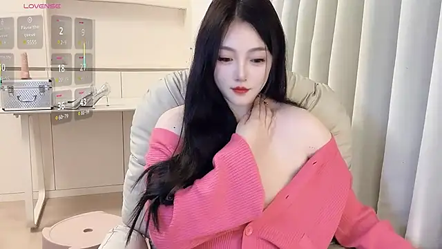 Snapshot of Kulomiyee_koi chatting on 02-22-25, 01:13 Kulomiyee koi online show from 02-22-25, 01:13