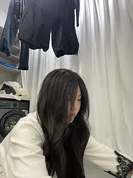 Snapshot of xyebobs chatting on 12-03-25, 04:27 xyebobs online show from 12-03-25, 04:27