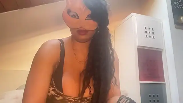 Snapshot of SCARLET-SANTANA chatting on 02-18-25, 10:27 SCARLET-SANTANA online show from 02-18-25, 10:27