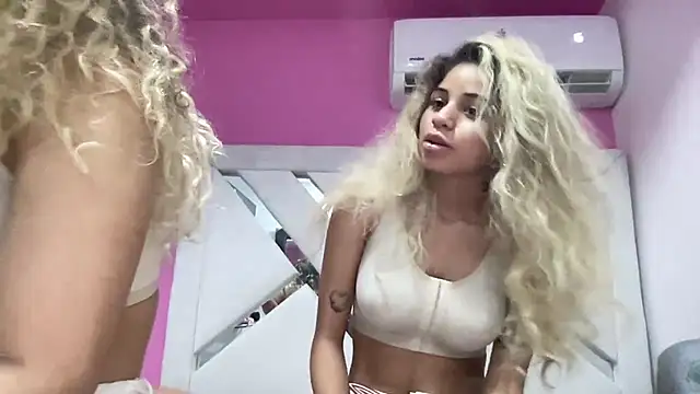 Snapshot of brithneysquirt chatting on 12-20-25, 03:35 brithneysquirt online show from 12-20-25, 03:35