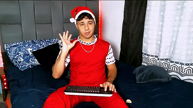 Snapshot of beautiful_james chatting on 01-01-25, 11:07 beautiful james online show from 01-01-25, 11:07