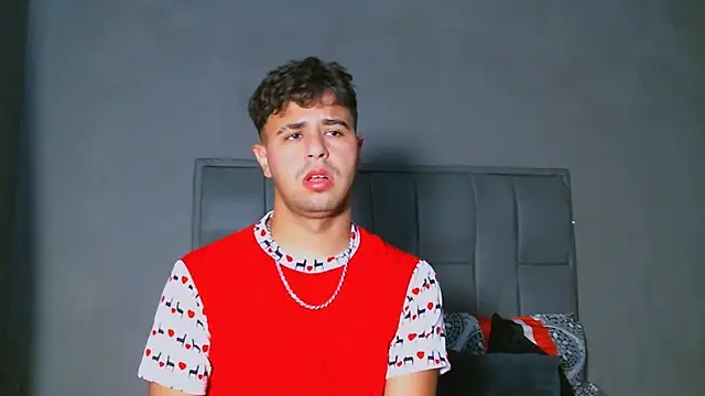 Snapshot of beautiful_james chatting on 01-24-25, 04:39 beautiful james online show from 01-24-25, 04:39