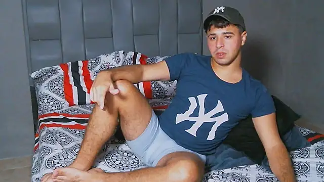 Snapshot of beautiful_james chatting on 02-01-25, 12:40 beautiful james online show from 02-01-25, 12:40