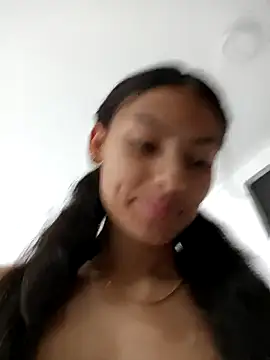 Snapshot of vanyacam_ chatting on 02-10-25, 01:44 vanyacam  online show from 02-10-25, 01:44