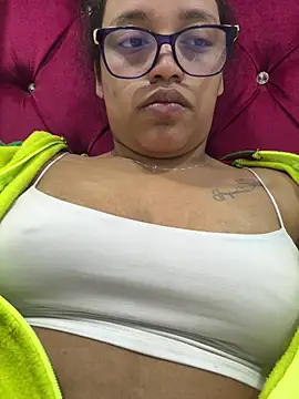 Snapshot of angela_angels_ chatting on 01-17-25, 06:57 angela angels online show from 01-17-25, 06:57