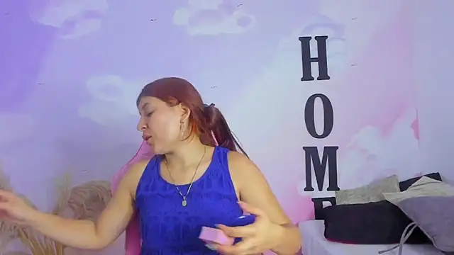 carolayrosse online show from 02-04-25, 01:13