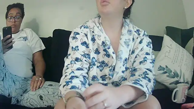 vanilla chocolate23 online show from 09-18-25, 07:32