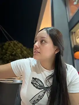 Snapshot of kenndall_21 chatting on 11-01-25, 02:02 kenndall 21 online show from 11-01-25, 02:02