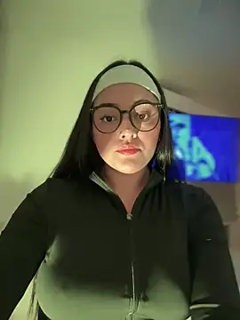 Snapshot of kenndall_21 chatting on 11-11-25, 02:00 kenndall 21 online show from 11-11-25, 02:00