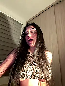 Snapshot of kenndall_21 chatting on 01-16-26, 02:04 kenndall 21 online show from 01-16-26, 02:04