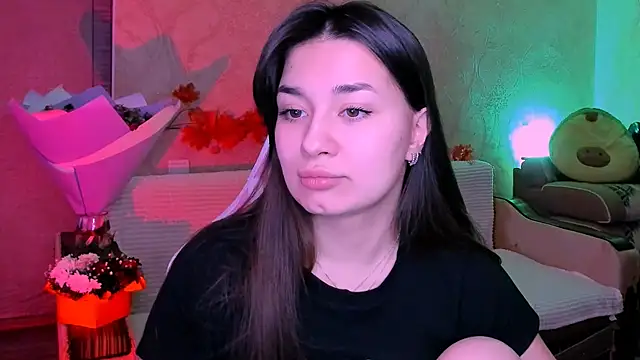 Snapshot of Swee_Alicee chatting on 02-19-25, 01:06 Swee Alicee online show from 02-19-25, 01:06