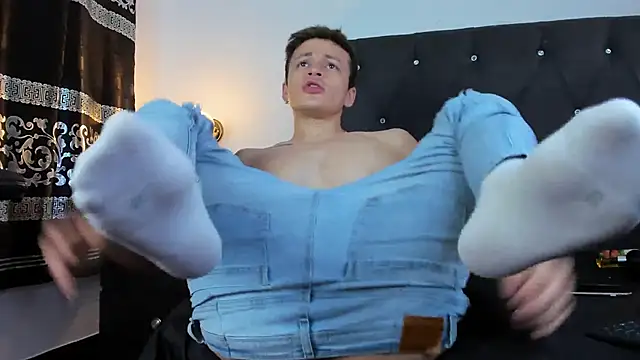 Angel Cuervo online show from 01-24-25, 03:45