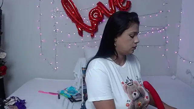 Nicol Love0 online show from 02-22-25, 12:19