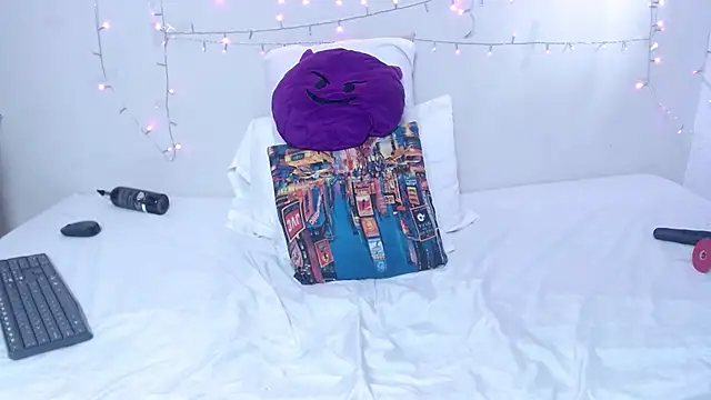 Nicol Love0 online show from 03-06-25, 05:00