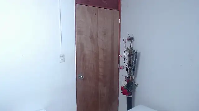 Nicol Love0 online show from 03-19-25, 05:17