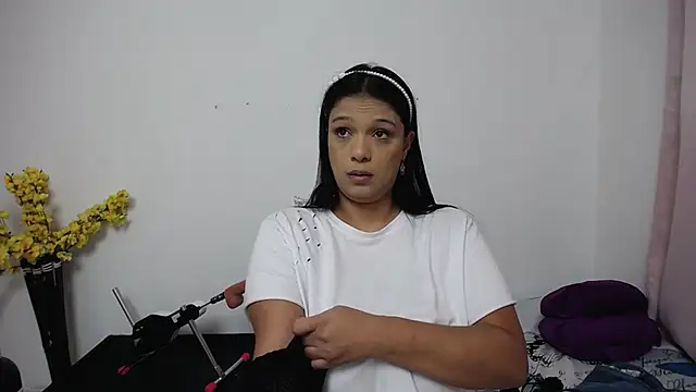 Nicol Love0 online show from 09-26-25, 12:42