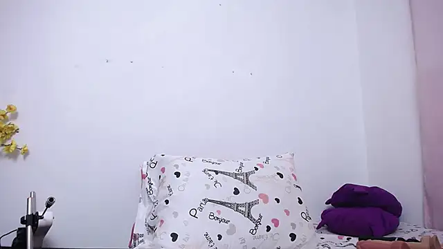 Nicol Love0 online show from 10-08-25, 11:52