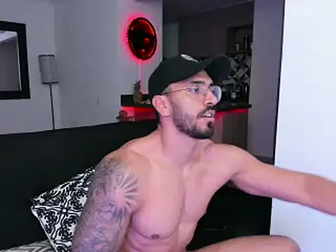 Snapshot of tony_muscle chatting on 01-21-25, 11:55 tony muscle online show from 01-21-25, 11:55