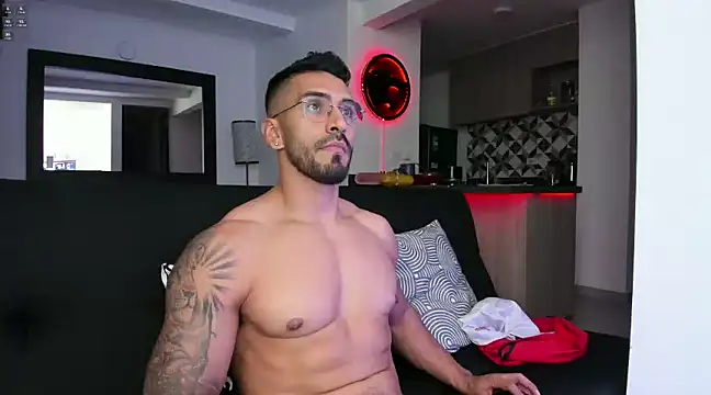 Snapshot of tony_muscle chatting on 01-24-25, 12:31 tony muscle online show from 01-24-25, 12:31