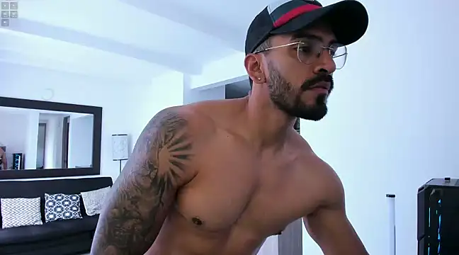 Snapshot of tony_muscle chatting on 02-02-25, 03:49 tony muscle online show from 02-02-25, 03:49