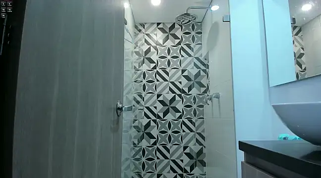 Snapshot of tony_muscle chatting on 02-12-25, 09:11 tony muscle online show from 02-12-25, 09:11