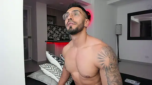 Snapshot of tony_muscle chatting on 02-25-25, 01:41 tony muscle online show from 02-25-25, 01:41