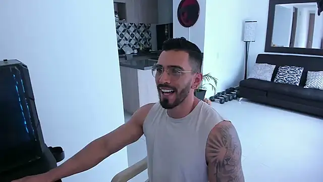 Snapshot of tony_muscle chatting on 02-27-25, 06:53 tony muscle online show from 02-27-25, 06:53