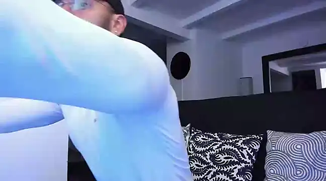 Snapshot of tony_muscle chatting on 03-04-25, 12:29 tony muscle online show from 03-04-25, 12:29