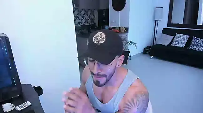 Snapshot of tony_muscle chatting on 03-07-25, 11:05 tony muscle online show from 03-07-25, 11:05