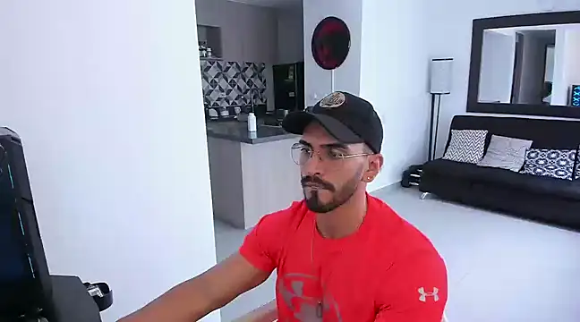 Snapshot of tony_muscle chatting on 03-13-25, 08:32 tony muscle online show from 03-13-25, 08:32