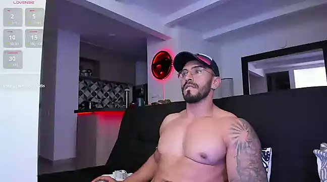 Snapshot of tony_muscle chatting on 03-16-25, 03:47 tony muscle online show from 03-16-25, 03:47