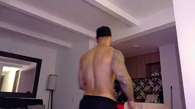 Snapshot of tony_muscle chatting on 09-17-25, 11:17 tony muscle online show from 09-17-25, 11:17