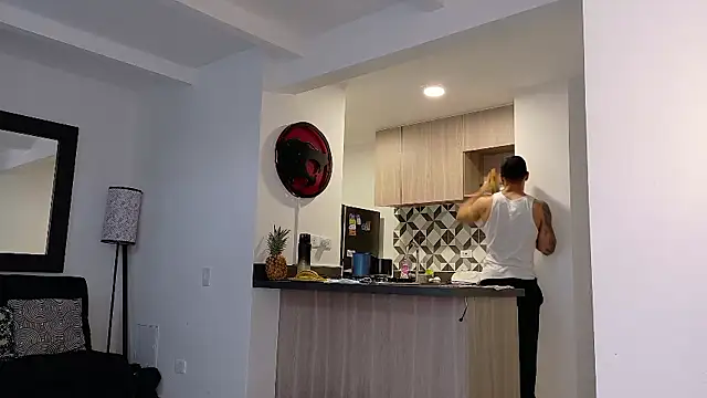 Snapshot of tony_muscle chatting on 09-21-25, 09:05 tony muscle online show from 09-21-25, 09:05