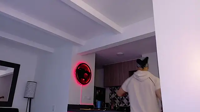 Snapshot of tony_muscle chatting on 09-27-25, 10:37 tony muscle online show from 09-27-25, 10:37