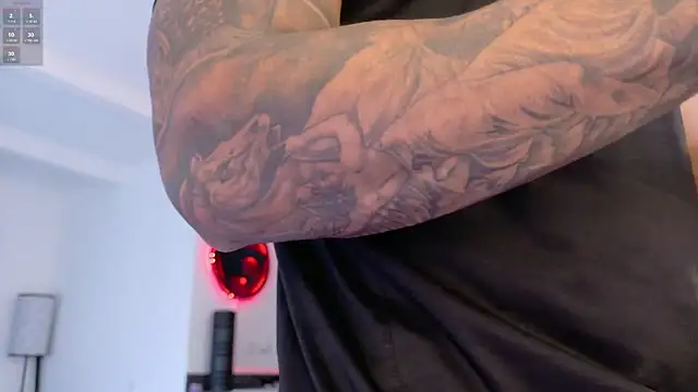 Snapshot of tony_muscle chatting on 11-03-25, 10:10 tony muscle online show from 11-03-25, 10:10