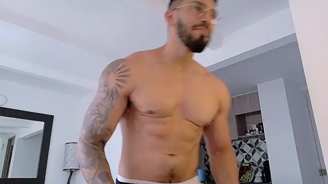 Snapshot of tony_muscle chatting on 11-26-25, 08:43 tony muscle online show from 11-26-25, 08:43