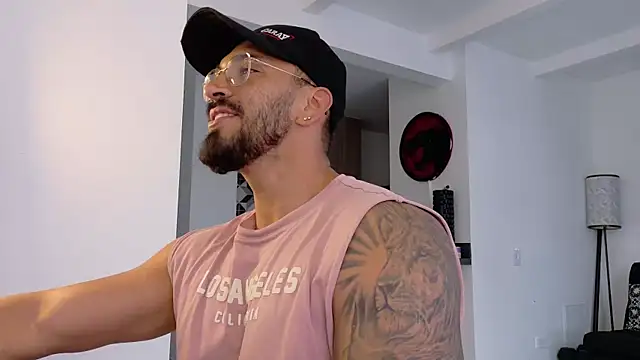 Snapshot of tony_muscle chatting on 01-06-26, 08:34 tony muscle online show from 01-06-26, 08:34