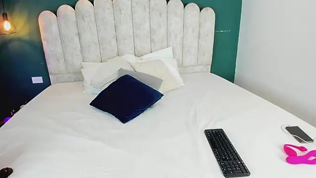 mayragonzpe   online show from 10-04-25, 12:19