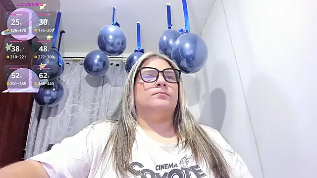 Snapshot of shantal_smith9 chatting on 11-22-25, 02:10 shantal smith9 online show from 11-22-25, 02:10