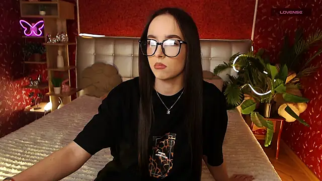 AuroraAksnesss online show from 02-05-25, 06:48