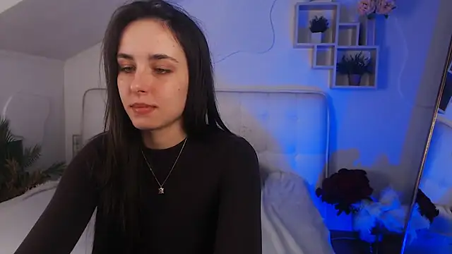 AuroraAksnesss online show from 03-10-25, 06:01