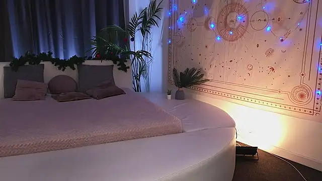 Snapshot of cherry_lea chatting on 12-19-24, 04:46 cherry lea online show from 12-19-24, 04:46